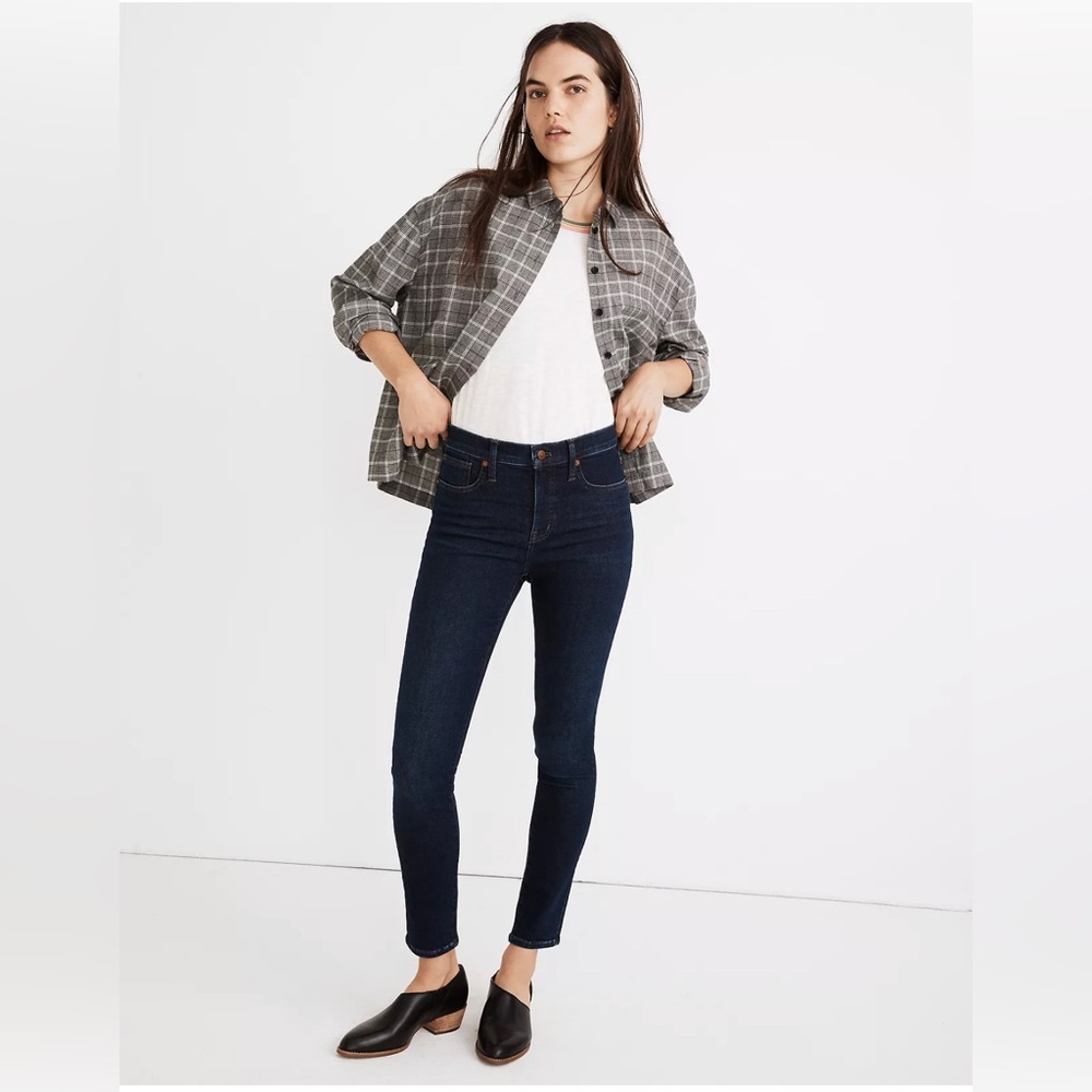 Mid-Rise Skinny Jeans in Orland Wash 23P